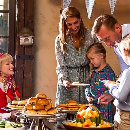 Отель Efteling Village Bosrijk Tickets Included